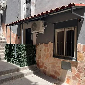 https://apt-lory-house.taorminaitalyhotels.com